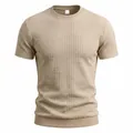 Detailansicht der khakifarbenen Waffelstrick-Struktur bei diesem Herren-Kurzarm-T-Shirt - S / Oberteile / Khaki