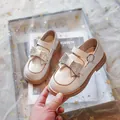 Elegantes zapatos de charol beige para niñas con lazo de strass brillante para el colegio - Blanco Roto
