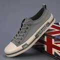 Graue Herren-Canvas-Sneaker im Slip-On-Design mit weicher cremefarbener Sohle - 38 / Dunkelgrau (23136)