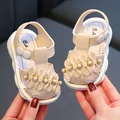 Bequeme Babysandalen für Mädchen mit Schmetterlingsdekor, Perlen und weicher Sohle - 16 / Gebrochenes Weiß