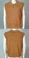 Vues avant et arrière d'un gilet polo en maille sans manches pour hommes de couleur beige - Kaki