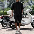 Herren Oversize-Set aus schwarzem T-Shirt und Shorts für lässigen Streetstyle-Look - M / Oberteil und Unterteil / Schwarz