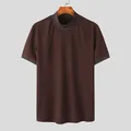 T-shirt homme en maille marron café à col montant et manches courtes ajusté - Brun