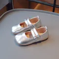 Elegante silberne Prinzessinnenschuhe für Mädchen mit einer quadratischen Zehenpartie - 26 / Silber