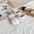 Cremefarbene Baby-Prinzessin-Sandalen mit Rüschen und weichen Sohlen. - Beige