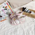 Weiche rosa Prinzessinnen-Sandalen für Kleinkinder mit 3D-Gänseblümchen und Klettverschluss - Rosa Blume