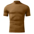 Detalle de camiseta para hombre de color marrón, corte ajustado, cuello alto y manga corta - Caqui