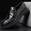Mocasines de cuero negro para hombre con suelas dentadas gruesas para un estilo formal casual - 38 / Negro (5813-6)