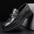 Mocasines de cuero negro premium para hombre con suelas gruesas y detalle de hebilla - 38 / Negro (5813-2)