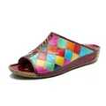 Vista dettagliata di sabot vintage in pelle fatti a mano con vivace motivo a griglia patchwork - 36 / Multicolore