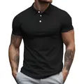 Detalle de un polo negro de manga corta para hombre de alta calidad con botones blancos lisos - Negro