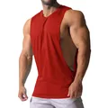Detail van rood heren sporttanktop met diepe zijsplitten en brede schouderband - M / Tops / Rood