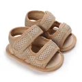 Gedetailleerd close-up beeld van ademende baby mesh loopschoentjes met zachte zool - Khaki
