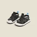 Sandalias funcionales en blanco y negro para niños pequeños con tiras azules - Negro
