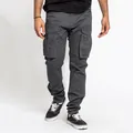 Détail complet du pantalon cargo gris foncé pour homme montrant les poches et la coupe. - Gris foncé