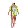 Elegante top a poncho plissettato con stampa astratta del viso su modella femminile - Taglia S / Top (K10532) / Giallo