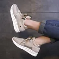 Eleganti sneakers chunky beige da donna con dettagli in strass e suola bianca spessa - 35 / Cachi