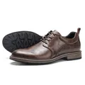 Dettaglio scarpe Derby da uomo in pelle marrone con tomaia testurizzata e suola antiscivolo - 42 / Marrone Scuro (AL726)