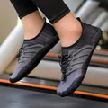 Grijze antislip waterschoenen voor fitness en strandsporten met trekkoordsluiting - 35 / Zwart en Grijs