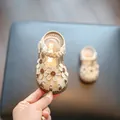 Süße Baby Mädchen Sommersandalen mit 3D-Blumenverzierung und weicher Sohle in Beige - Beige