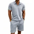 Vista dettagliata del completo polo grigio da uomo in 2 pezzi con polsini a righe - Grigio chiaro