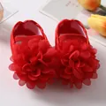 Dettaglio di scarpe da neonata rosse con grande fiore in rete e nastro - Taglia 11 (Lunghezza Interna 10,5 CM) / Rosso