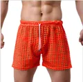 Detail von orangefarbenen, sexy Herren-Mesh-Shorts mit Kordelzug für Lounge und Schlaf - Orangerot