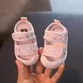 Sandales d'été roses pour bébé fille avec motifs fraises et lapins et semelle souple - Taille 15 (Longueur 11.5cm) / Rose