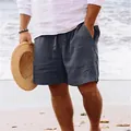 Vue détaillée d'un short en lin pour homme avec cordon de serrage dans un cadre de plage. - Gris foncé