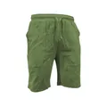 Dettaglio dei pantaloncini casual da uomo in cotone e lino verde oliva con vita a coulisse. - Taglia S / Pantaloni e gonne / Verde chiaro