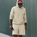 Conjunto de streetwear beige para hombre con sudadera con capucha de felpa y pantalones - Albaricoque