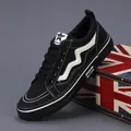 Klassische schwarze Canvas-Skateschuhe für Herren mit weißem Wellenstreifen und Schnürung - 38 / 23101 Ganz Schwarz / Schwarz