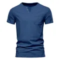 Klassisches navyblaues Slim-Fit-Henley-T-Shirt für Herren mit kurzer Ärmel und Brusttasche - Denim-Blau