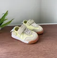 Gelbe Baby-Lauflernschuhe mit weicher Sohle, Klettverschluss und Wildleder-Applikationen. - Größe 16 (Innen 12.5CM) / Großer Klettverschluss / Gelb
