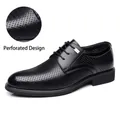Scarpe da lavoro da uomo in pelle nera traspirante con elegante design traforato - 37 / Nero Intagliato