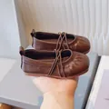 Elegante dunkelbraune Ballett-Flachs für Mädchen aus weichem Leder mit Kreuzgurten - Größe 23 Innenlänge 14.0cm / Kaffeebraun