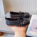 Stijlvolle zwarte retro ballerina's voor meisjes van zacht leer met kruisbandjes - Maat 23 Binnenlengte 14.0cm / Zwart