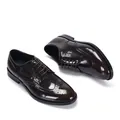 Vue détaillée de chaussures Brogue en cuir marron foncé poli avec sculptures complexes - Brun Foncé