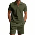 Vista dettagliata del set polo con zip e pantaloncini in maglia a nido d'ape verde oliva - Verde militare