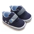 Dettaglio di scarpe in tela blu navy per neonato con motivo a elefante e gomma - Blu