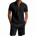 Dettaglio del set polo con zip e pantaloncini neri testurizzati da uomo - Nero
