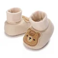 Dettaglio scarpe primi passi beige per neonati con simpatica applicazione a orsetto - Albicocca