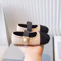 Elegantes zapatos Mary Jane para niñas, diseño bicolor beige y negro con detalle de perla. - Albaricoque