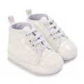 Detailansicht gesteppte Baby-High-Top-Sneaker aus weißem Lackleder mit Schnürsenkeln - Weiß