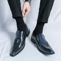 Trendy men's loafers in blue black ombre crocodile pattern with shiny patent leather - Blue / 37
