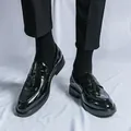 Mocassins élégants pour hommes en cuir verni noir avec glands et motif de crocodile - 38 / Noir