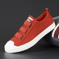 Rote Canvas-Sneaker für Herren mit Klettverschluss und weißer Gummikappe - 38 / Ziegelrot (22163)