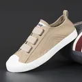 Zapatillas informales de lona caqui para hombre con correas elásticas y puntera blanca - 38 / Caqui Oscuro