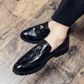 Mocassins brogues noirs classiques pour hommes avec glands et texture peau crocodile - 38 / Noir