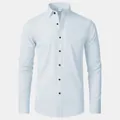 Detailansicht eines hellblauen bügelfreien Slim-Fit-Langarmhemdes für Herren - M / Oberteile / Größe 38 (LR-SMT001) / Azurblau